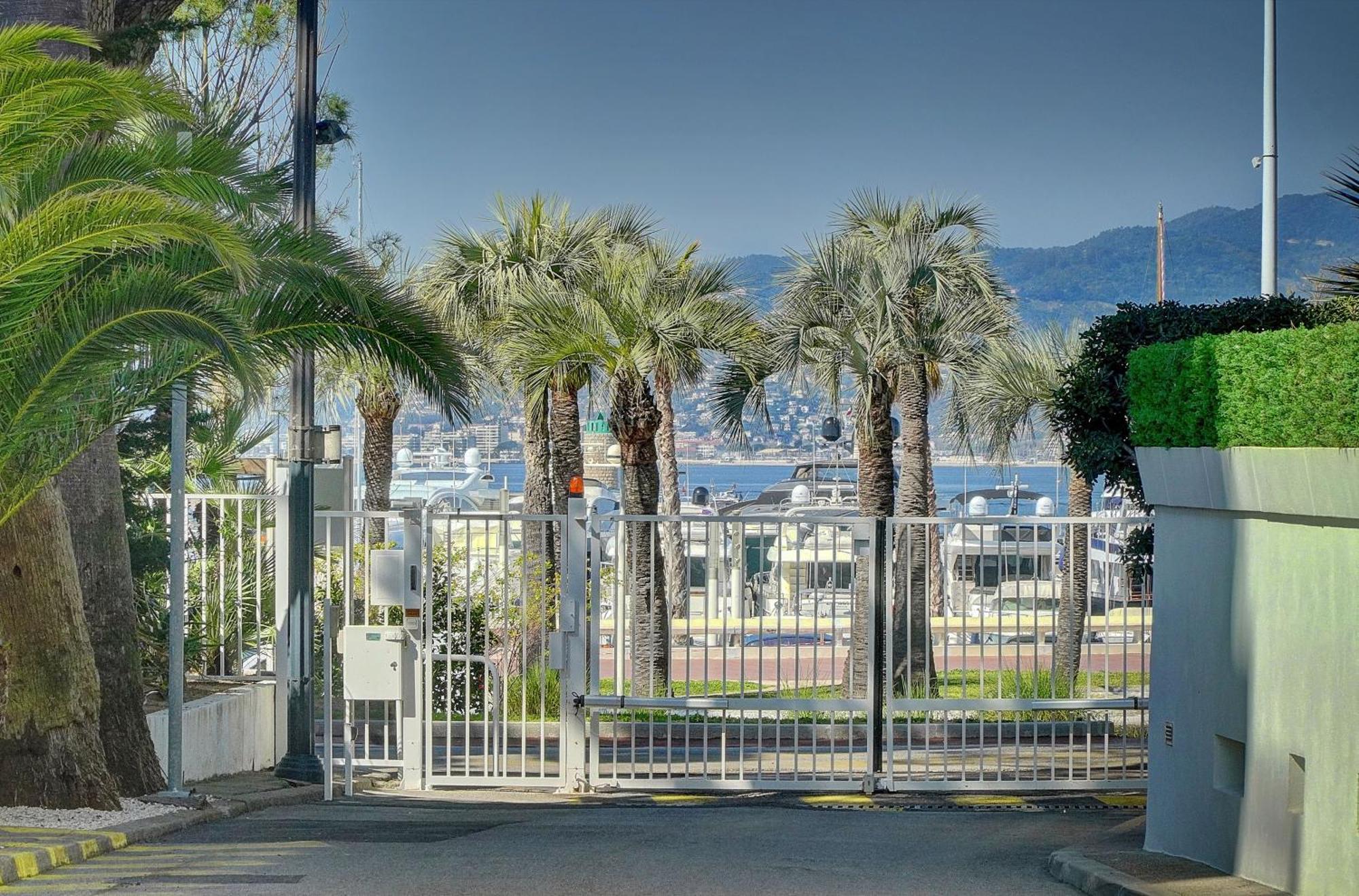 Le Palm - 100M Plage - Croisette - Verriere Cote D'Azur Канны Экстерьер фото